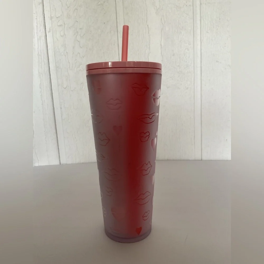 NWT Starbucks Hearts And Lips 2021 Valentines Day Cold Cup Tumbler.
